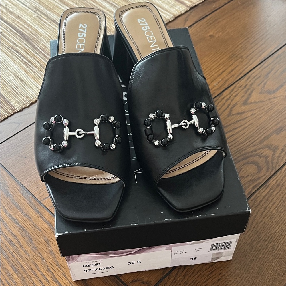 275 Central Leather Sandals New size8